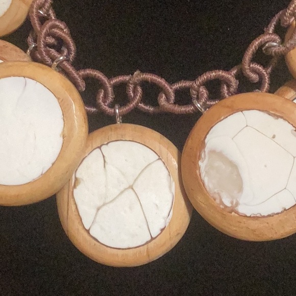 The Wooden Rounds Chico Necklace - Picture 2 of 4